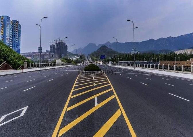 鎮(zhèn)江道路劃線，鎮(zhèn)江道路劃線施工單位？飛揚(yáng)市政專業(yè)可靠！