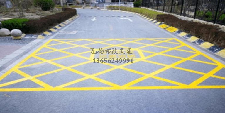 蘇州小區(qū)道路消防車通道劃線標(biāo)準(zhǔn)化示意圖，停車場消防車通道的設(shè)計規(guī)定要求？